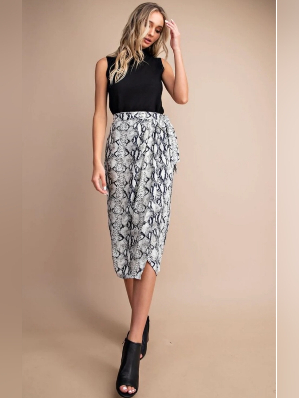 Classic Concepts Snake Print Midi Skirt in Black and White 2XL